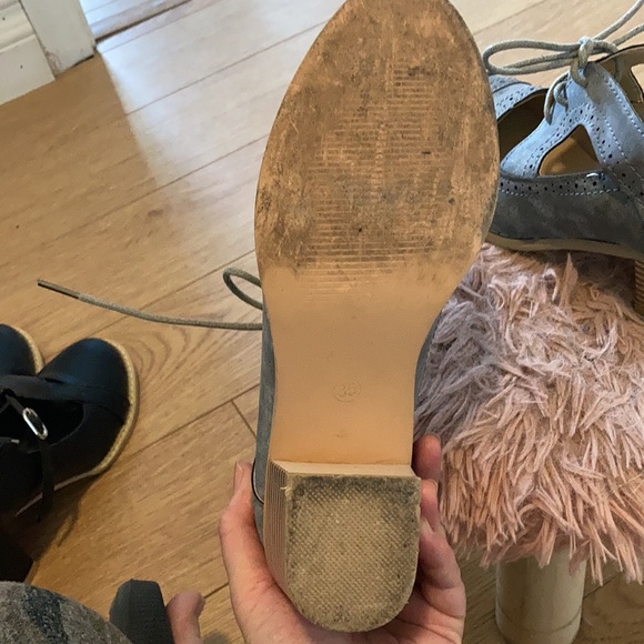 Vintage inspired dusty blue heels - Picture 3 of 4